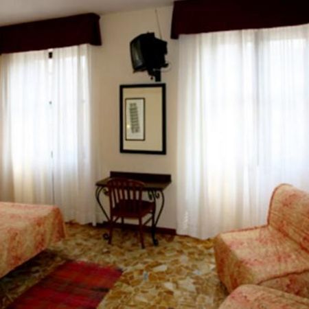 Hotel Ariston 比萨 客房 照片