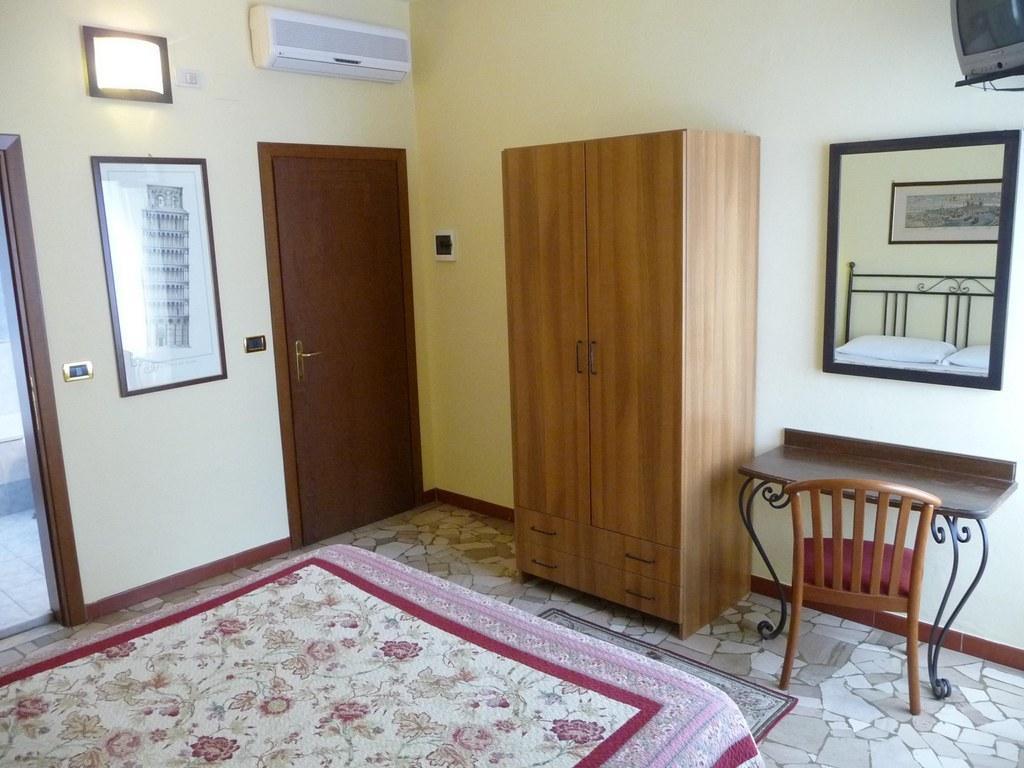 Hotel Ariston 比萨 客房 照片