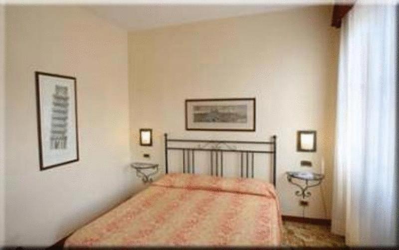 Hotel Ariston 比萨 客房 照片